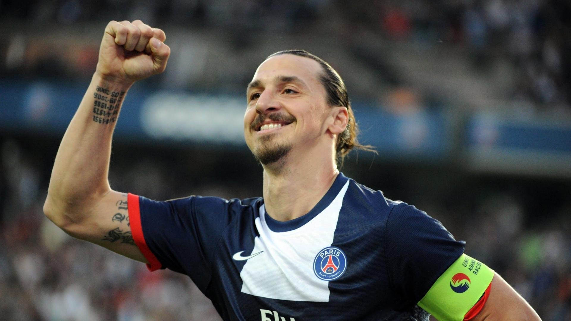 梅西第八次捧起金球奖 阿根廷巨星再创足坛历史